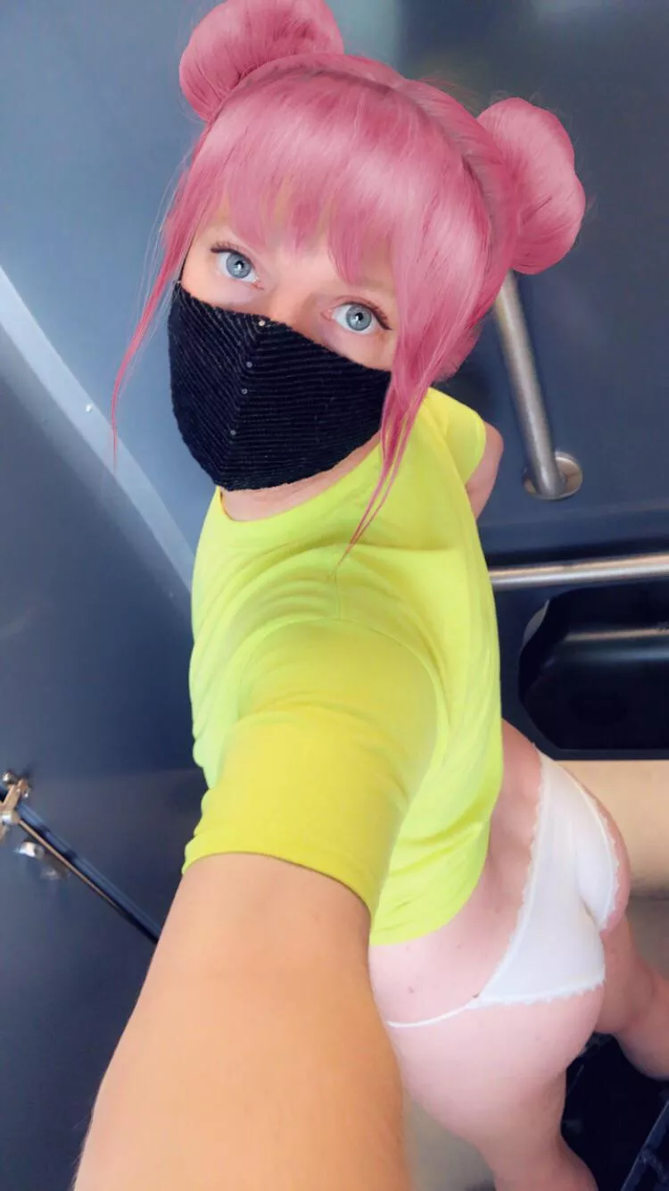 Say hi if I can send you random sissy pictures 😉