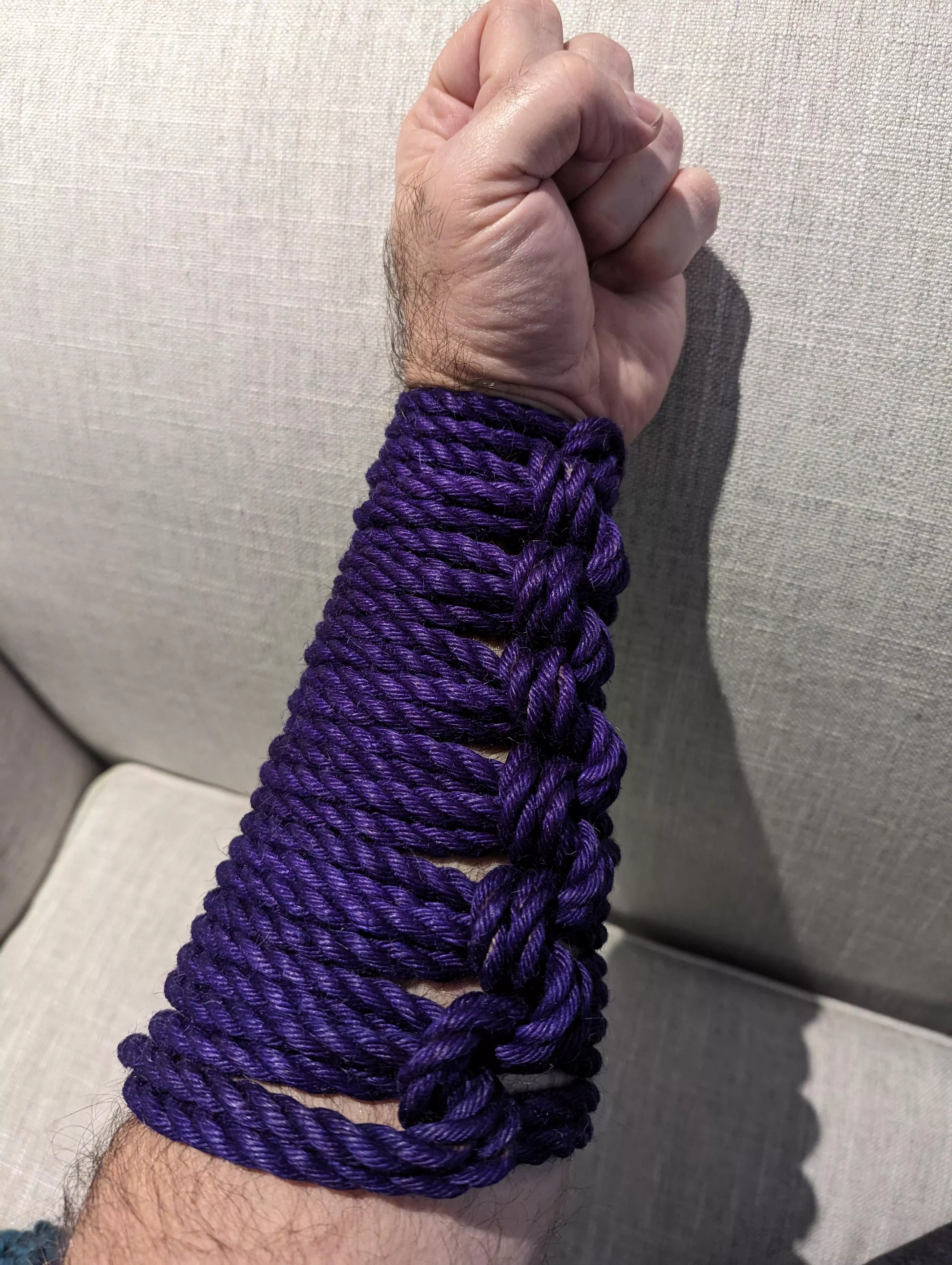 Simple arm gauntlet