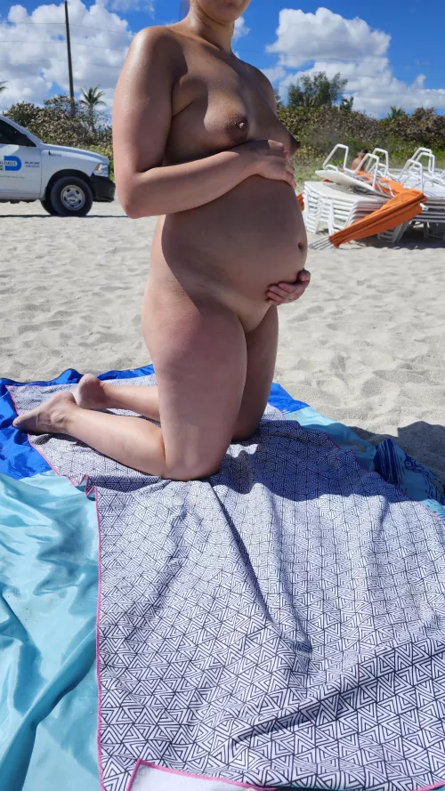 So I still look sexy at 27 weeks pregnant