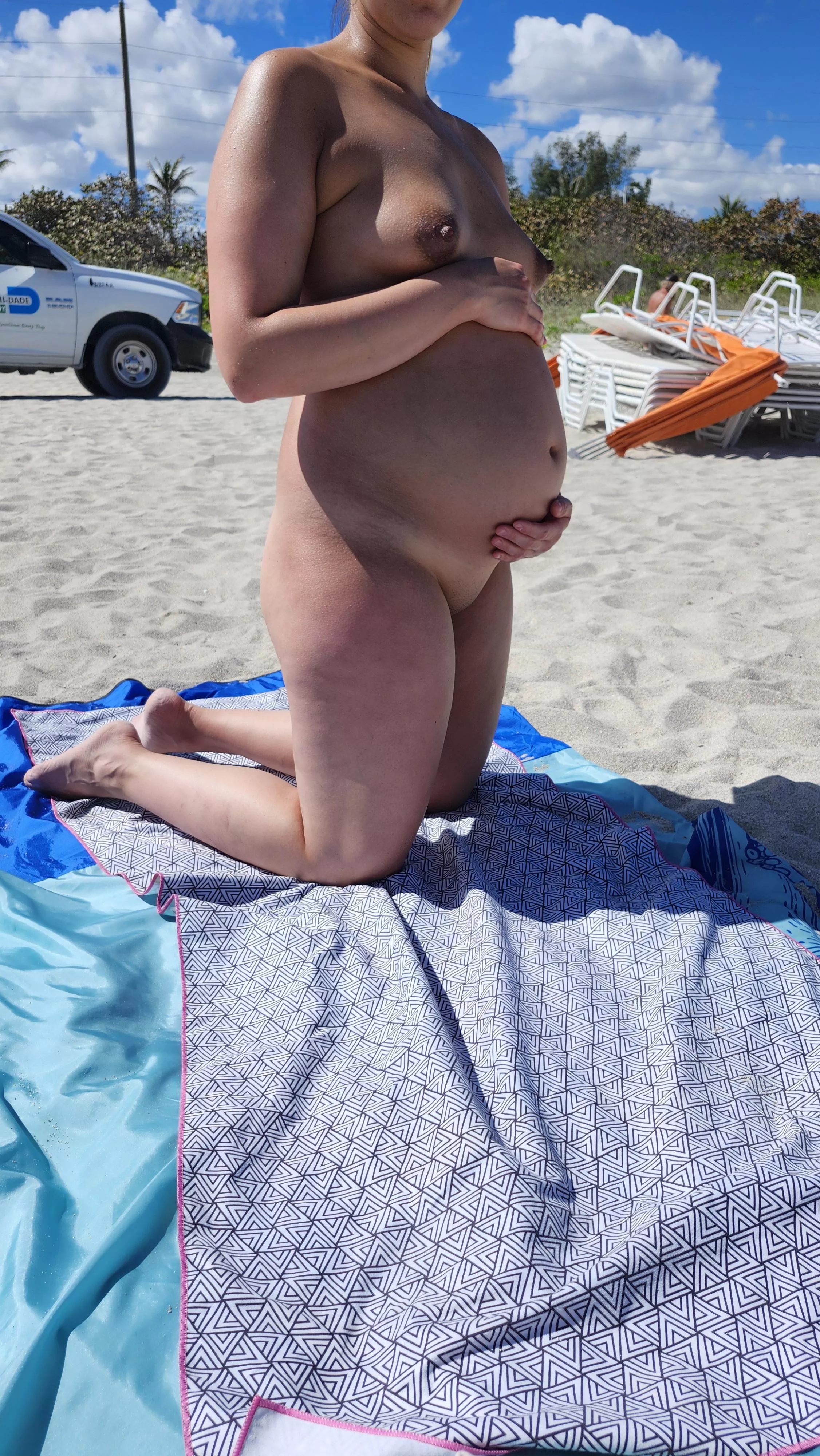 So I still look sexy at 27 weeks pregnant