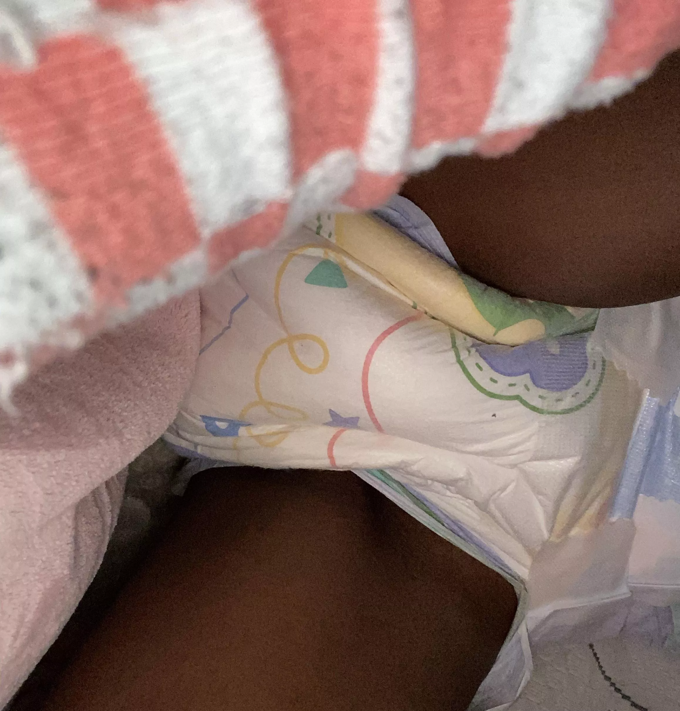 Sorry, my feets was blocking half the canera view. Do I deserve diaper pats? I didn’t wet the bed this time. 😊