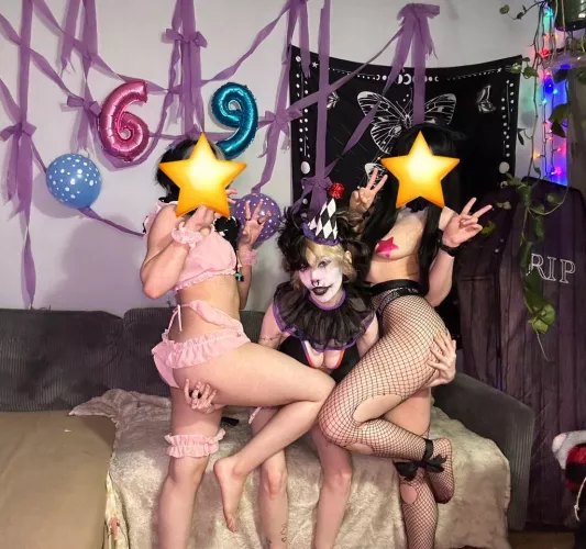 Wel-cum one and all to our horny circus 🎪 😜