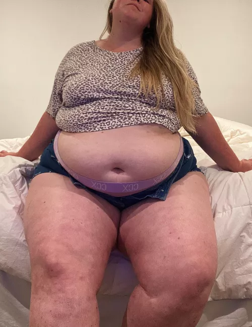 Where are my belly lovers at? 🫶🏻