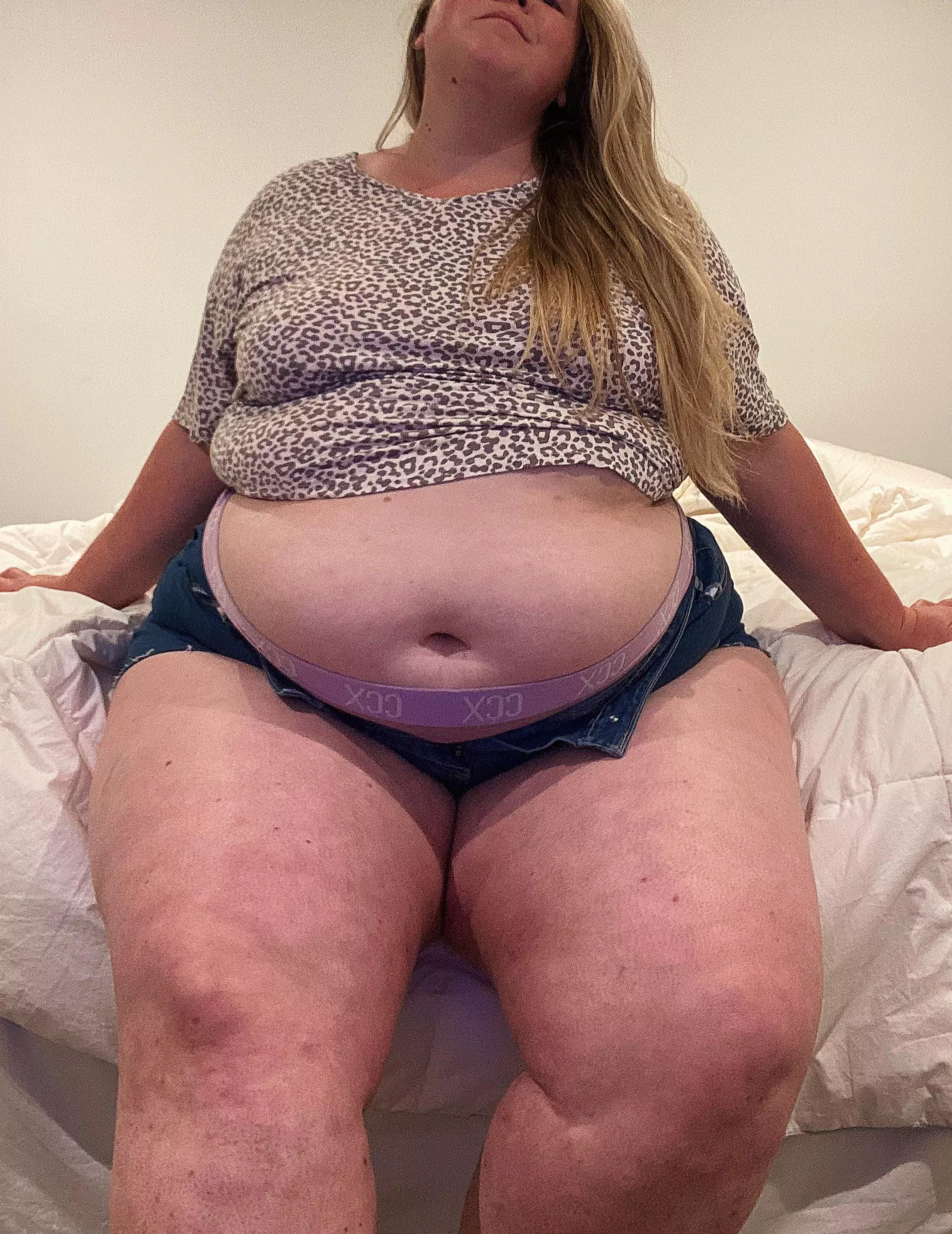 Where are my belly lovers at? 🫶🏻