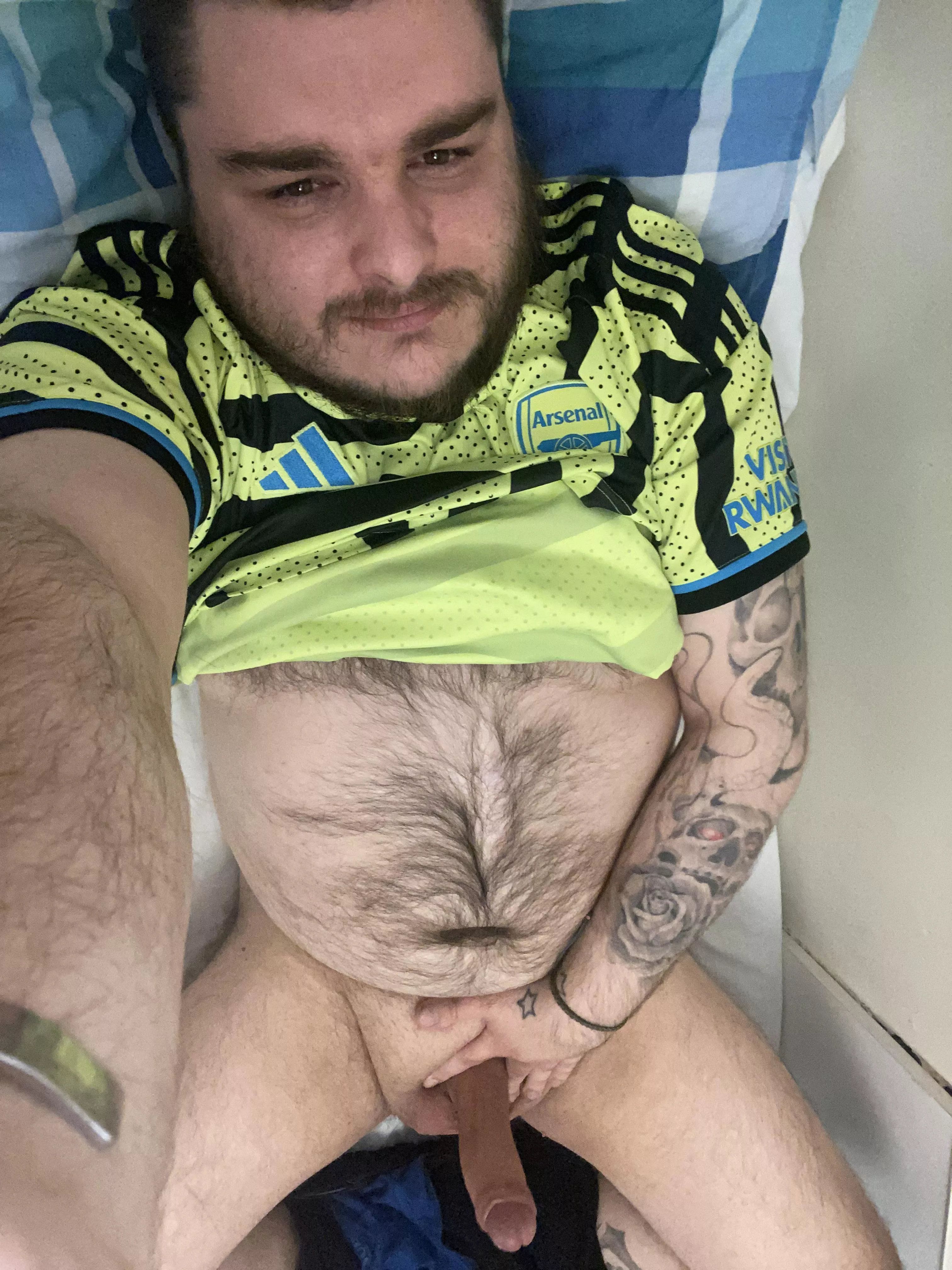 Who would like to cum take a ride on a thicc hairy dude?