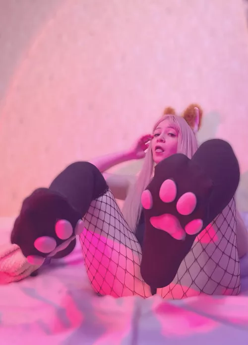 Will you massage my paws?💟