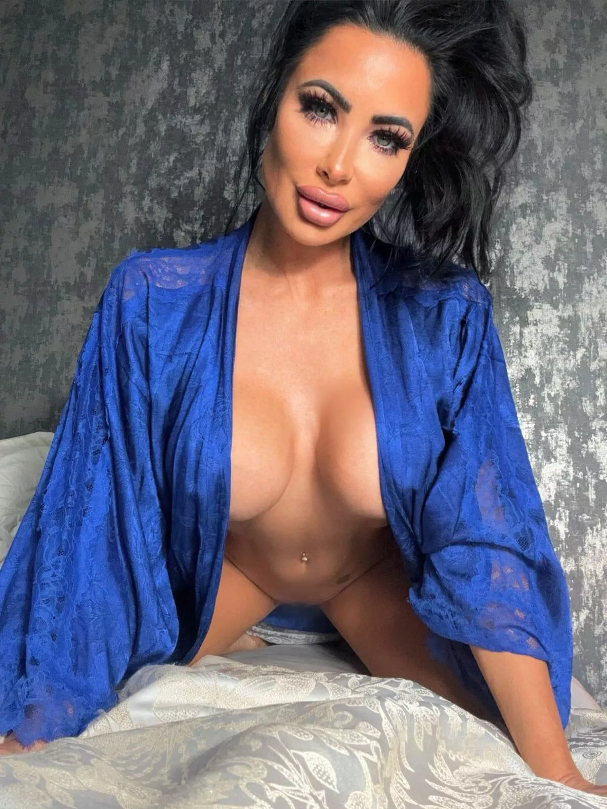 Would you buy me a drink if you saw me at the bar?