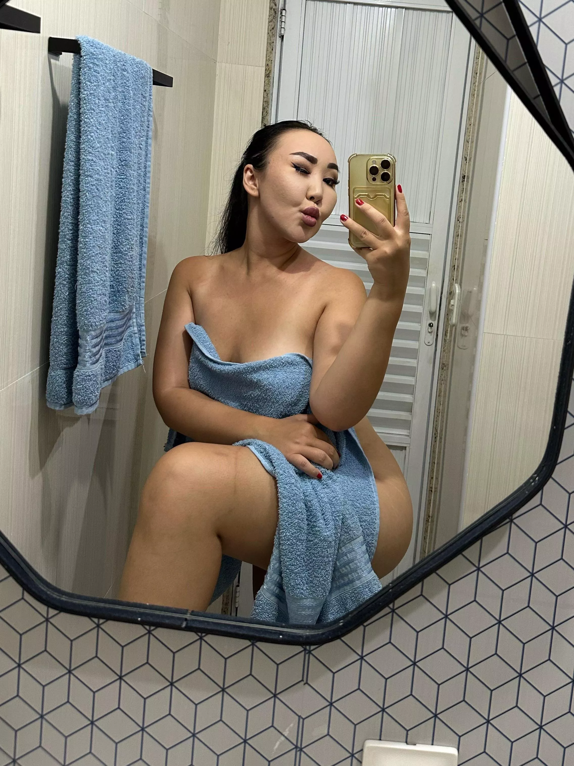 Would you come over if I told you I'm alone at home and need company?