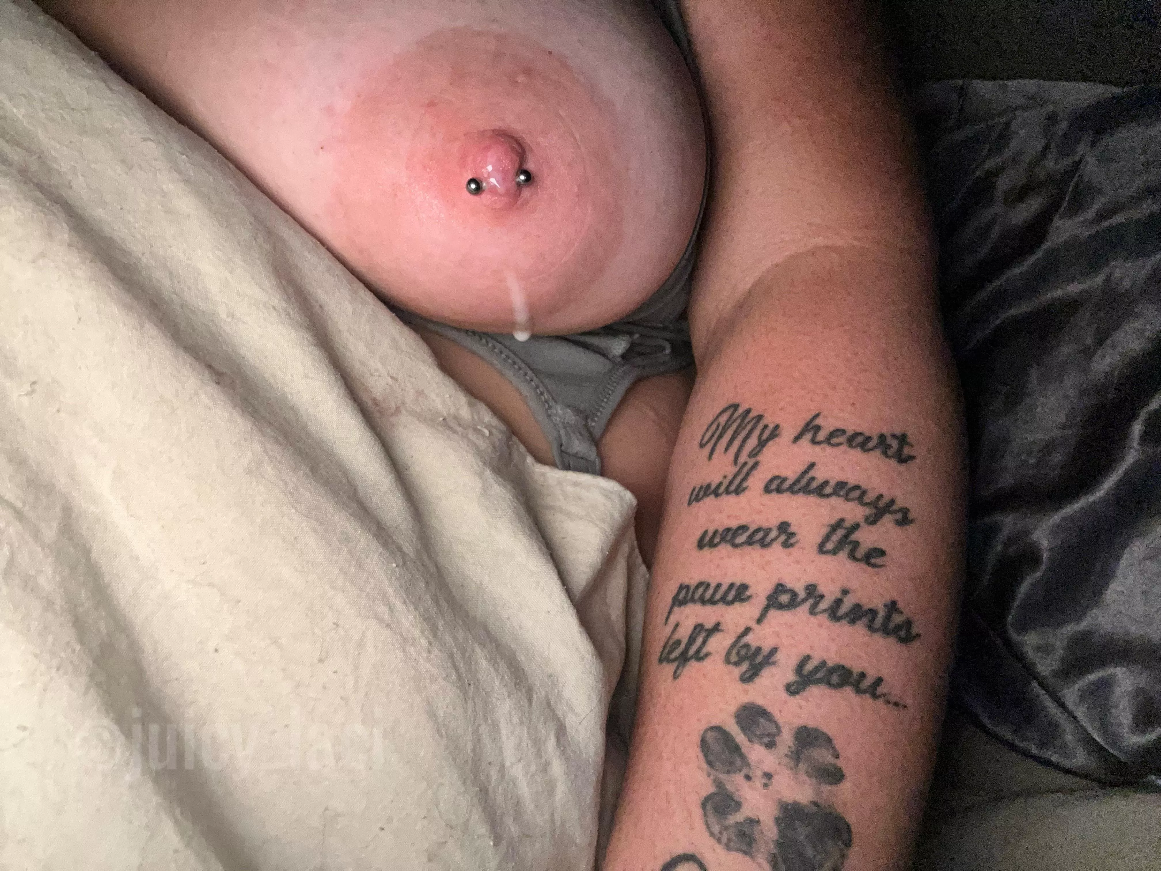 Would you let your friends drink from my tits daddy?