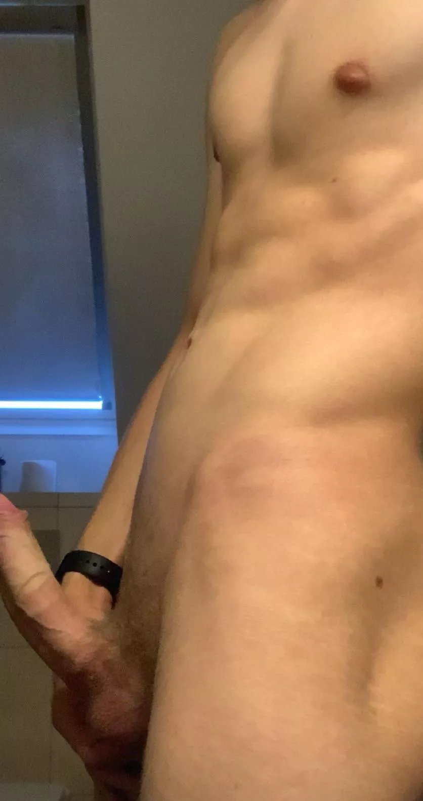 18 fit with abs and hung. Looking for guys with abs who show face. Hmu @justin_p001
