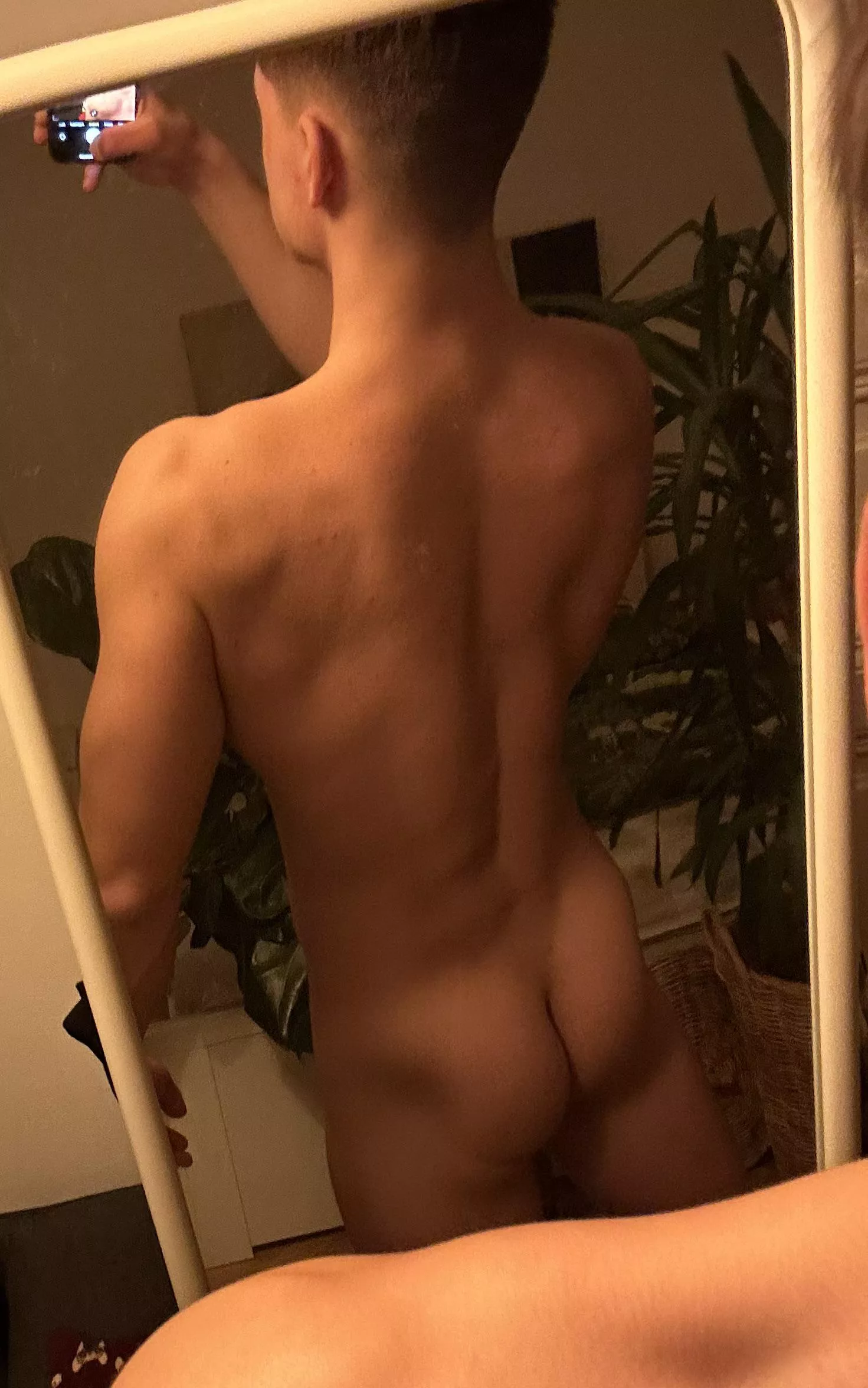 (19)Do you like my ass?