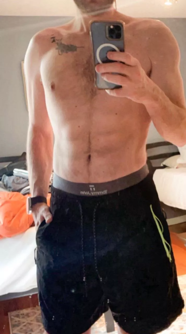 32, married, bi. Looking for other guys to chat with, have fun, etc… also open to long term chatting etc… k_woodard93