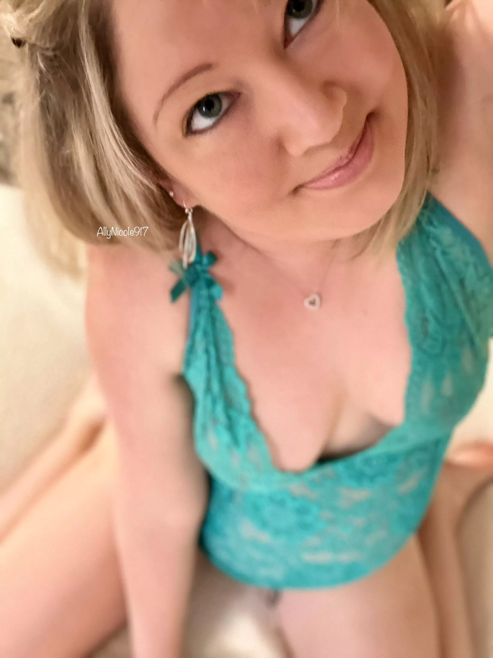 32 y/o milf who lovessss beards. Mmm