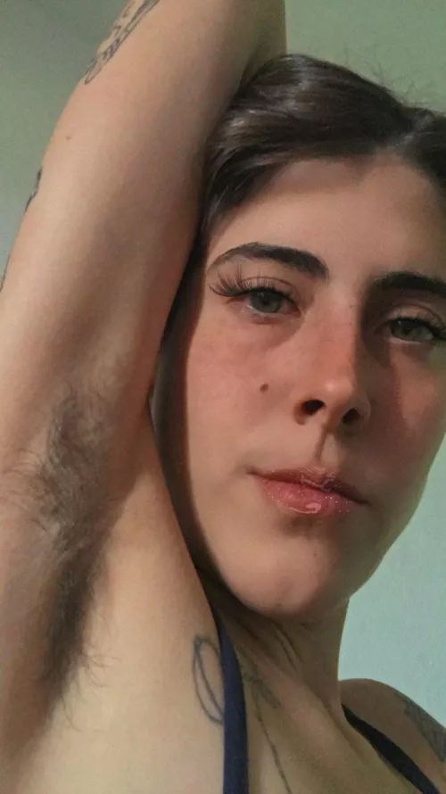 a most delicious scent spreading trough your senses making you feel this heavenly fragance to love it and worship it