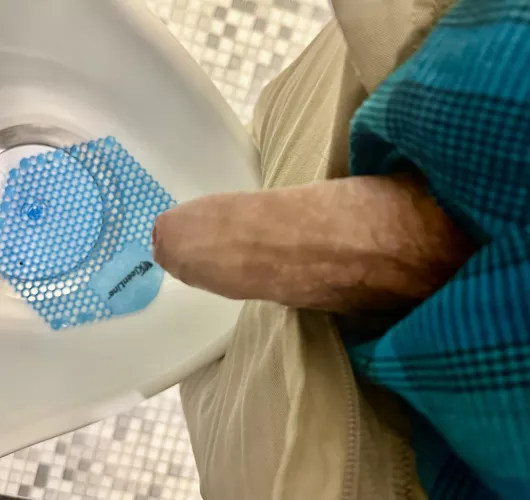 Anyone else curious to see other guys boxers at the urinal? 