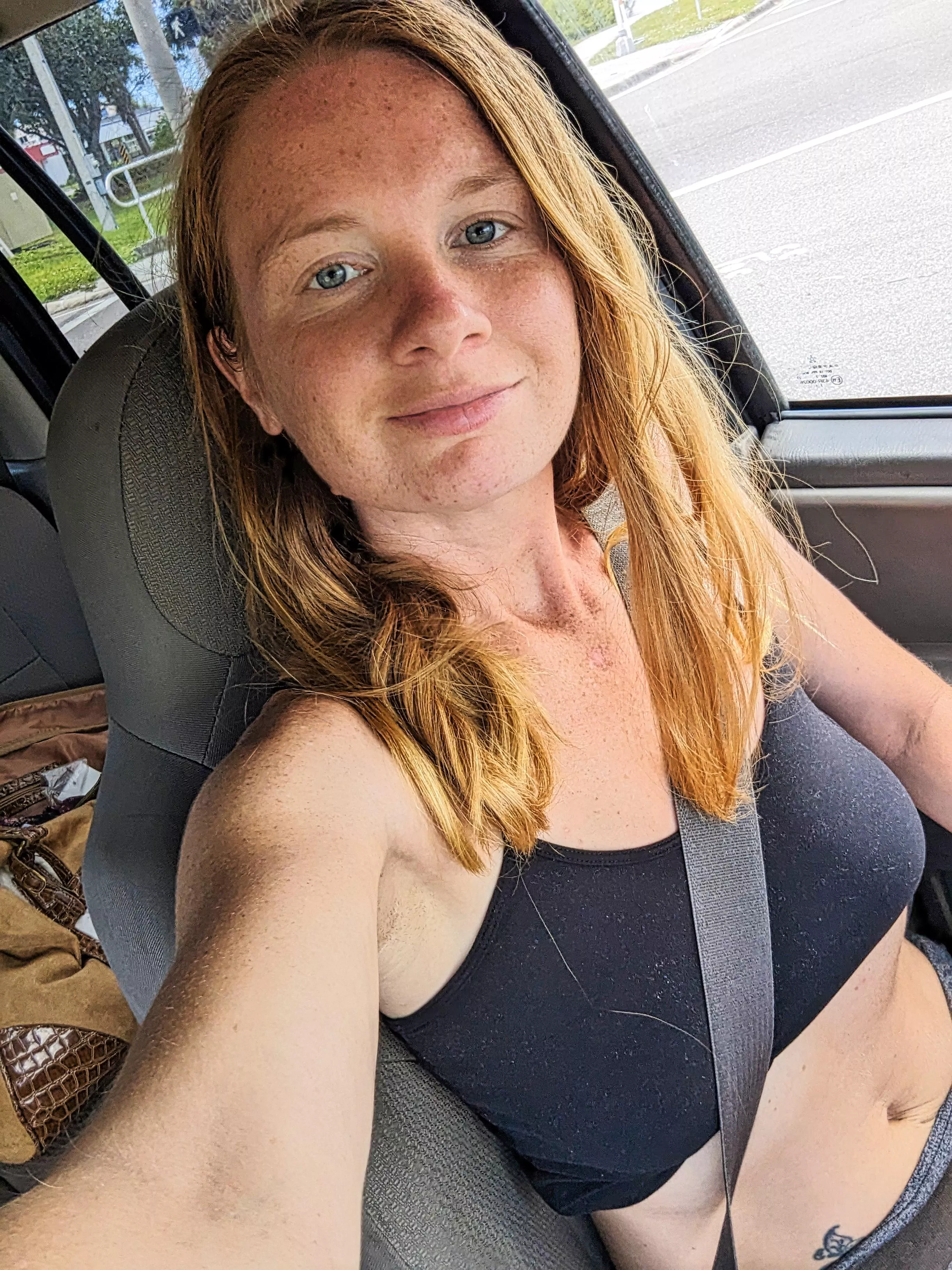 Barefaced redhead bliss