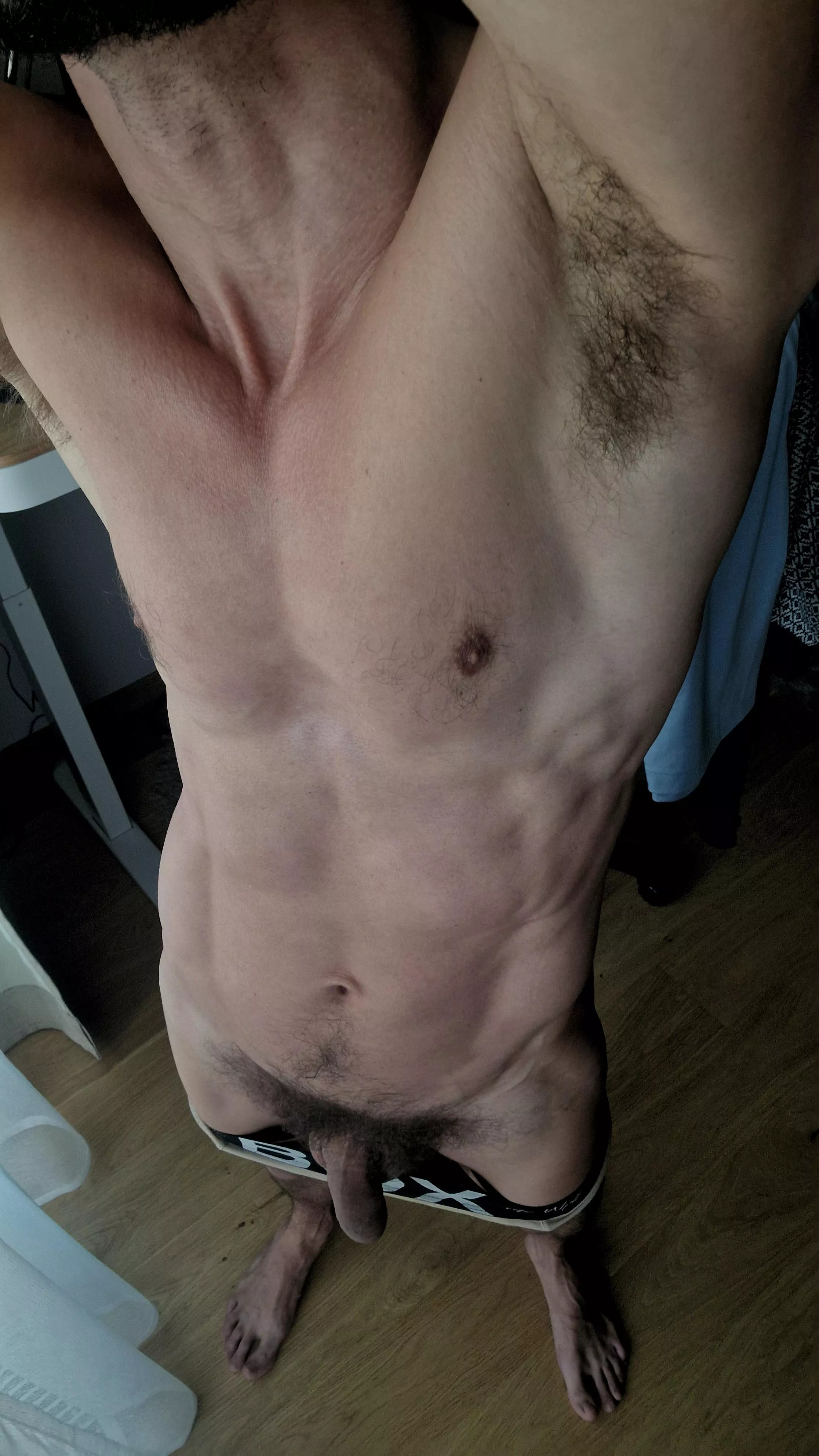 I find my own pits smell very intoxicating, I can't resist that manly scent.🫣