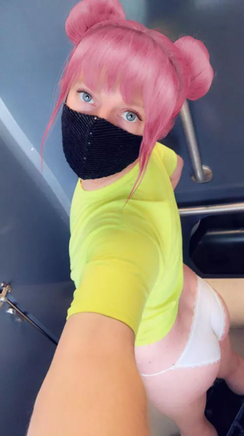 I let my friend cum in my butt and it felt really good 🥰