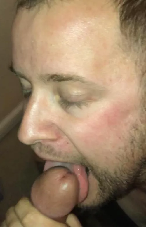 I need more to suck!  Send me ur cock 😩