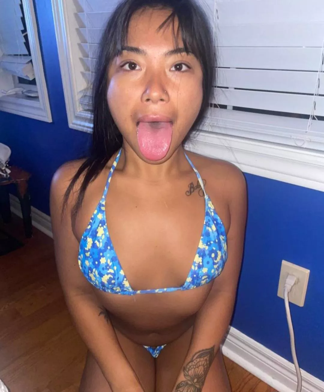 i take big cock so hard and deep in my tight asian cunt baby, u have no fucking idea...