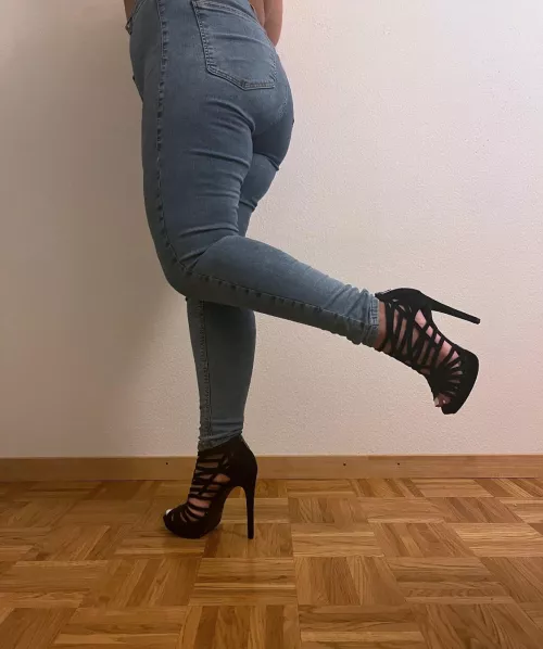 Jeans & heels ✨