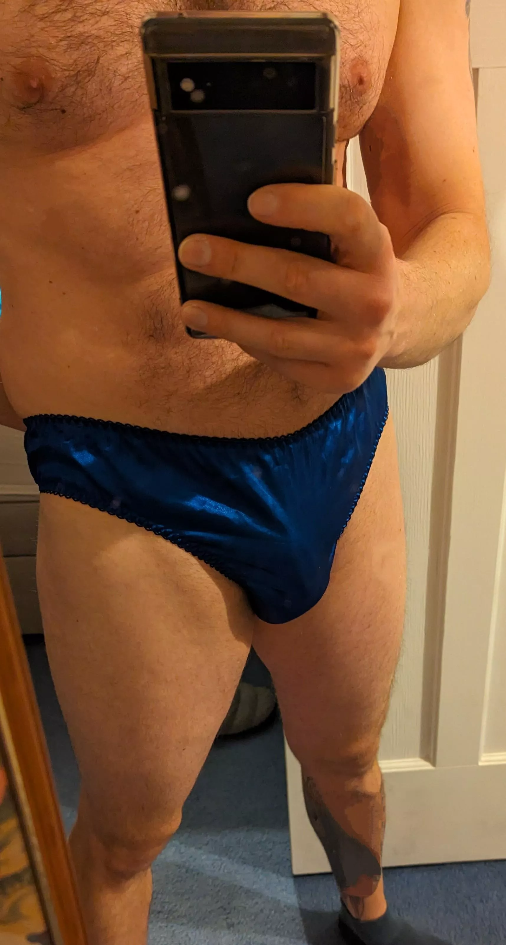 Morning everyone,slipping out in these today 💙💙