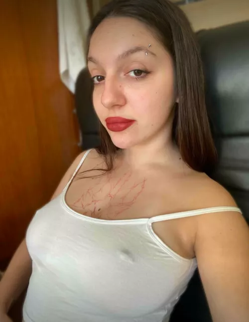 nipples stick out through my crop top and it looks beautiful