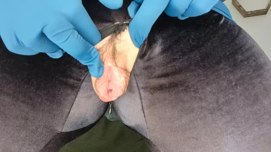 Not even zippers can contain this pussy 