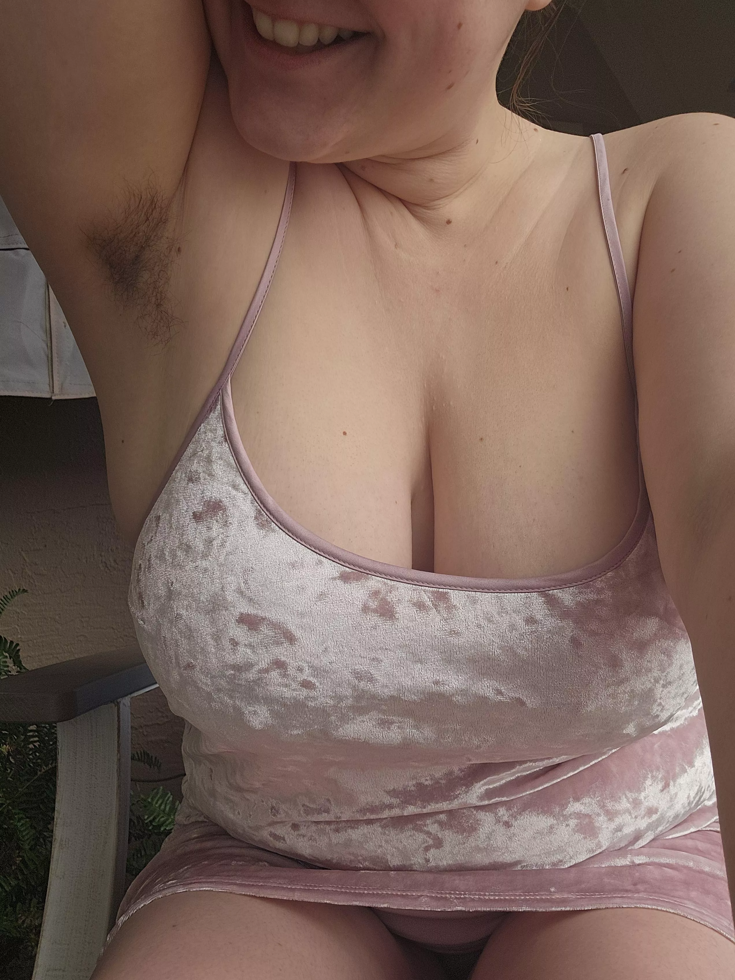 Pit hair indicates a confident woman