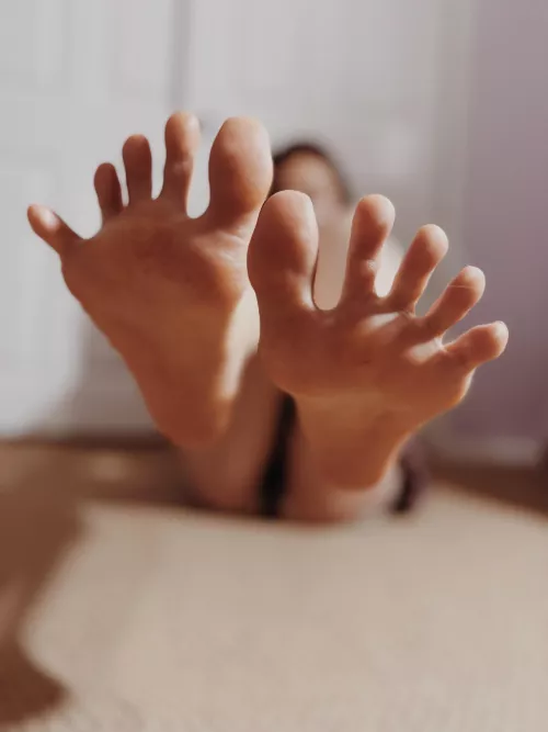 Sry all you get to see are my dirty toes in your face