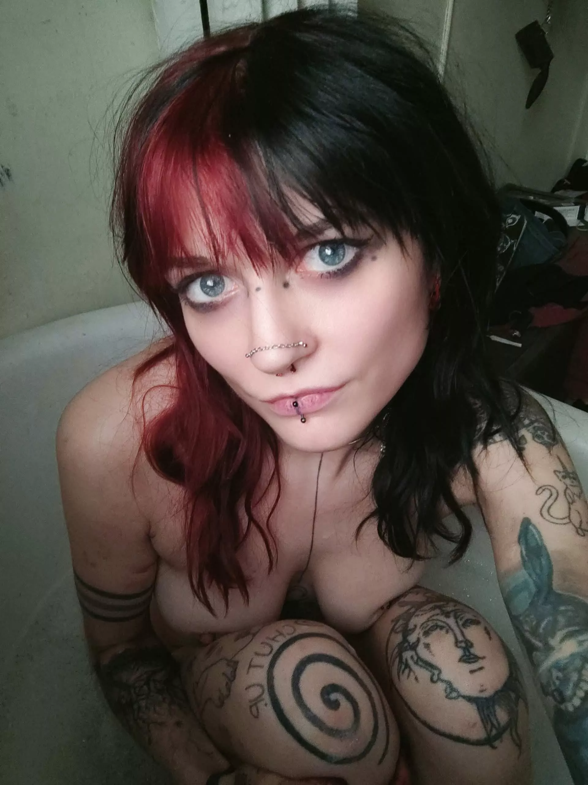Sunday mornings are for bubble baths 😶‍🌫️