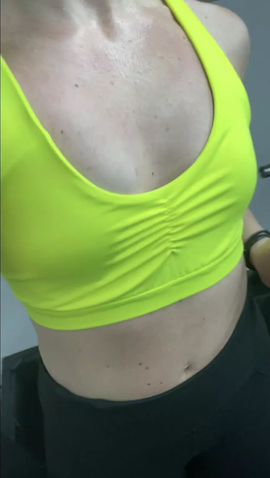 Sweaty breasts (f)