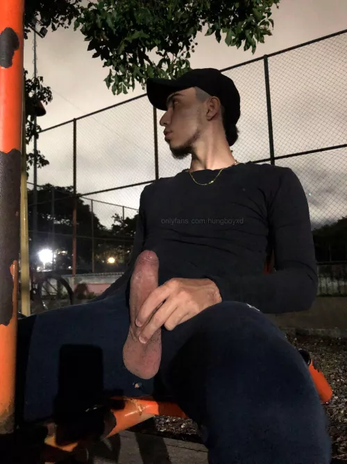 tales 0f an alpha boy seeking to seed some twink boy's hole. age [25s]