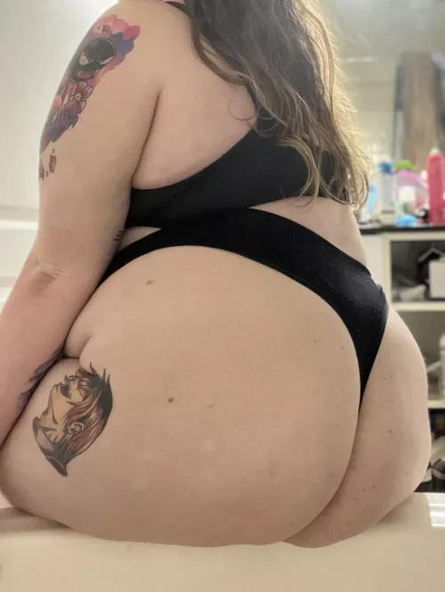 Tatted girls with big asses are always the answer 😘😘😘