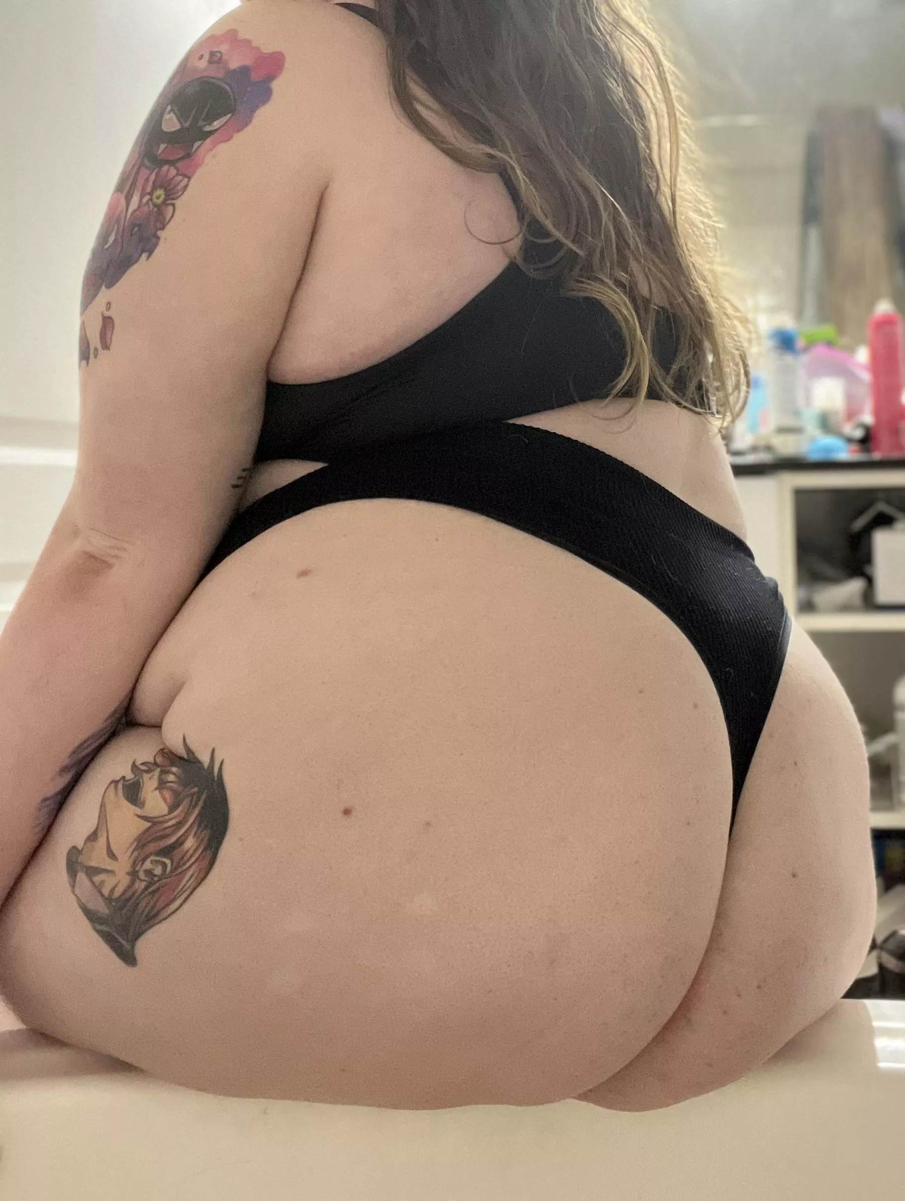 Tatted girls with big asses are always the answer 😘😘😘