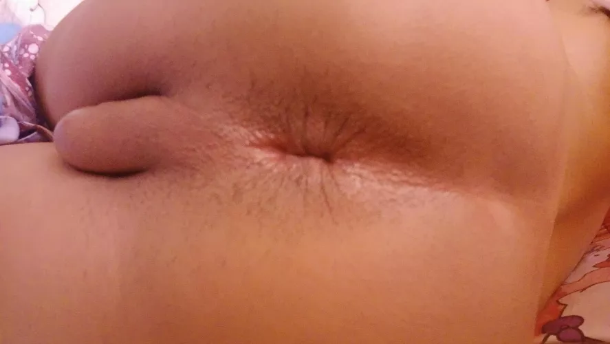 18 who wants to eat and lick this asian ass??