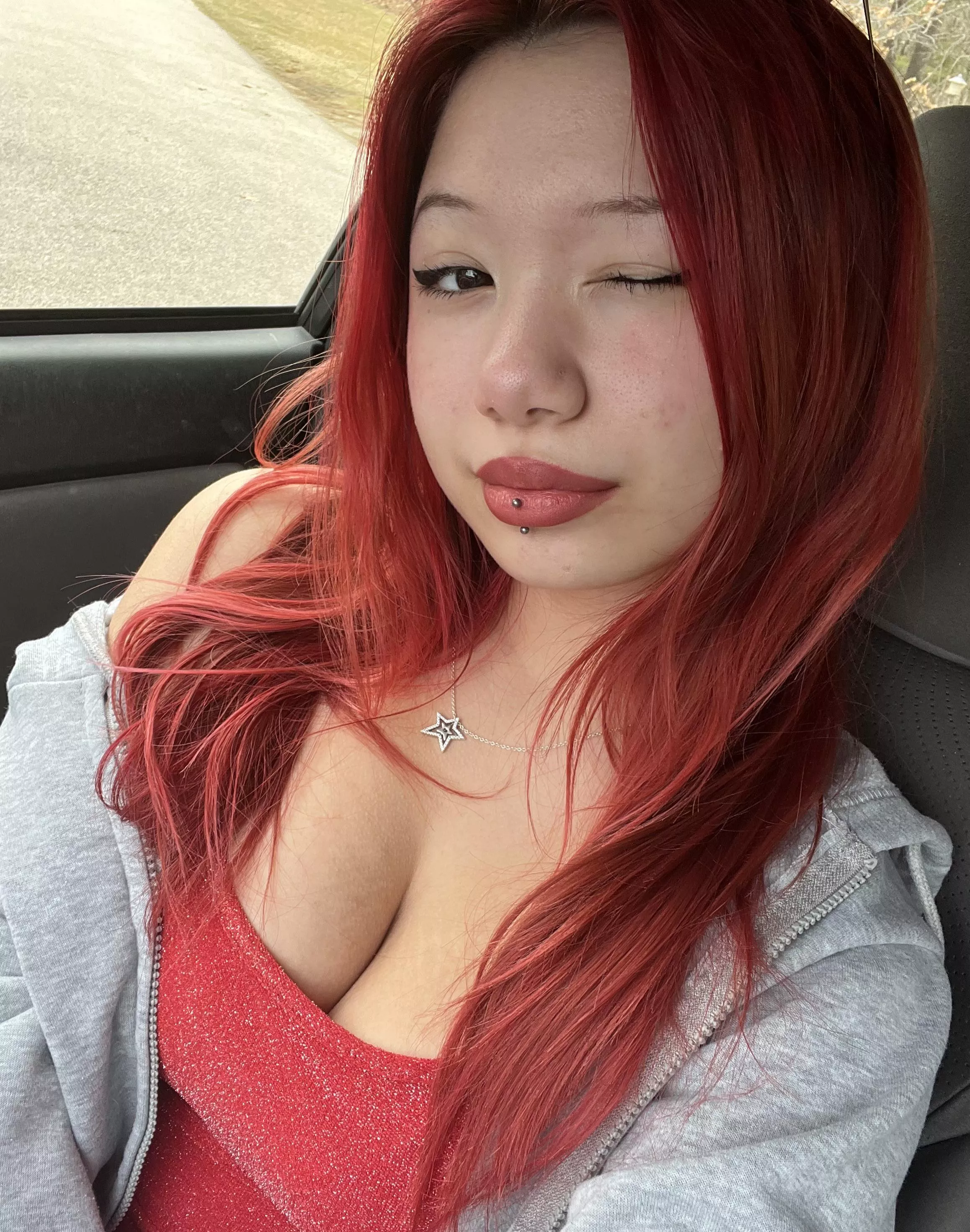 [18F] do you think i’m more sexy or cute?