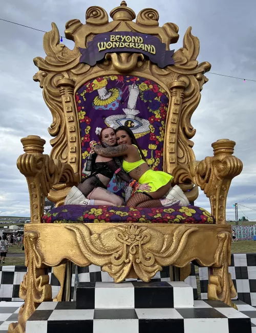 2 festi besties 😋😈