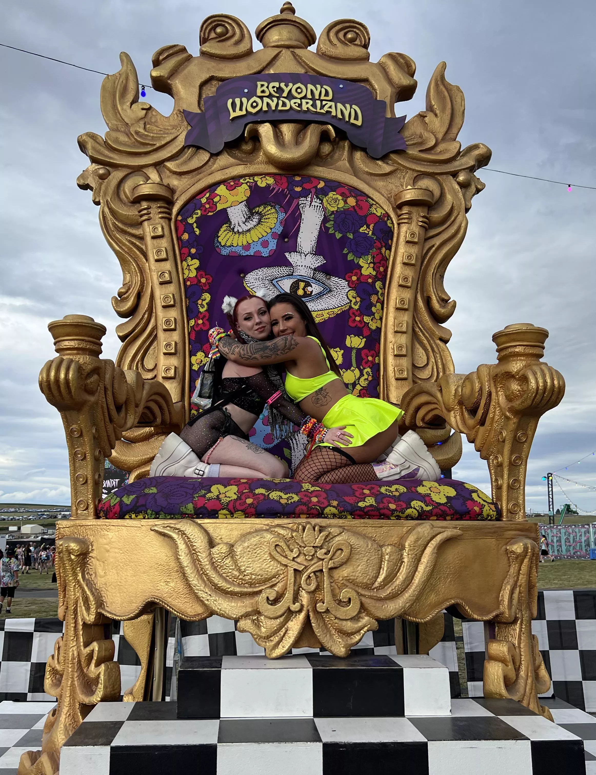 2 festi besties 😋😈