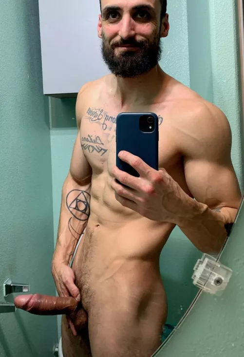 32 [m] ready to breed! and settle down . this might be the wrong way to go about it but oh well :)