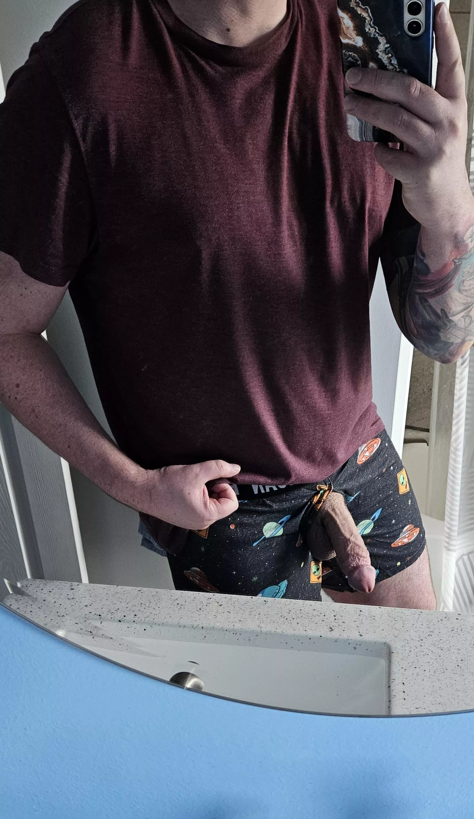 (34) Any bros wanna chill? Maybe fuck around? Hmu. 