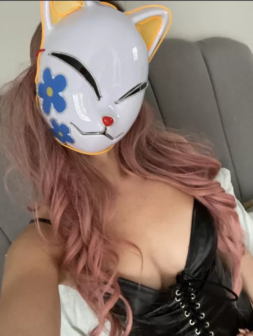 A petite 25yo kitty with tiny boobs wants to be yours