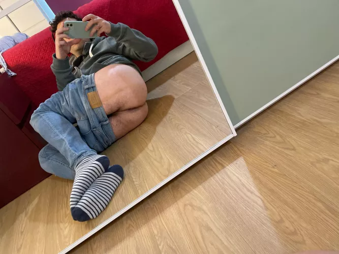 Anyone willing to play with this cake?