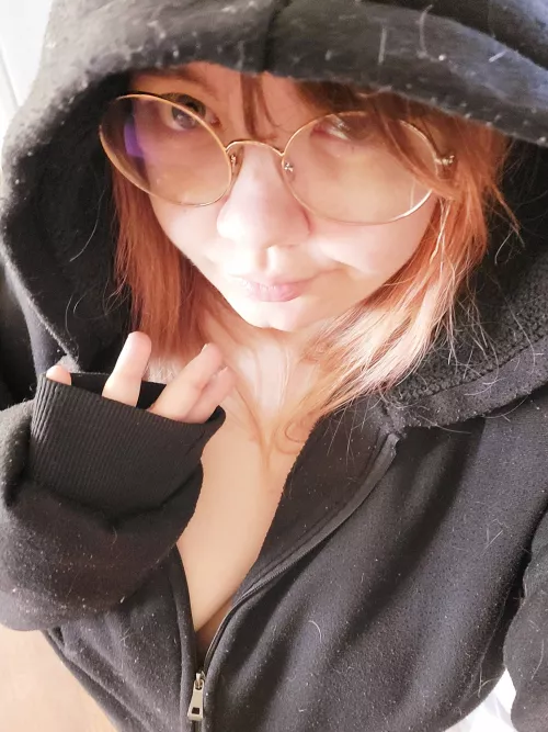 As a bbw nothing makes me feel more adorkable then a big big hoodie ^///^