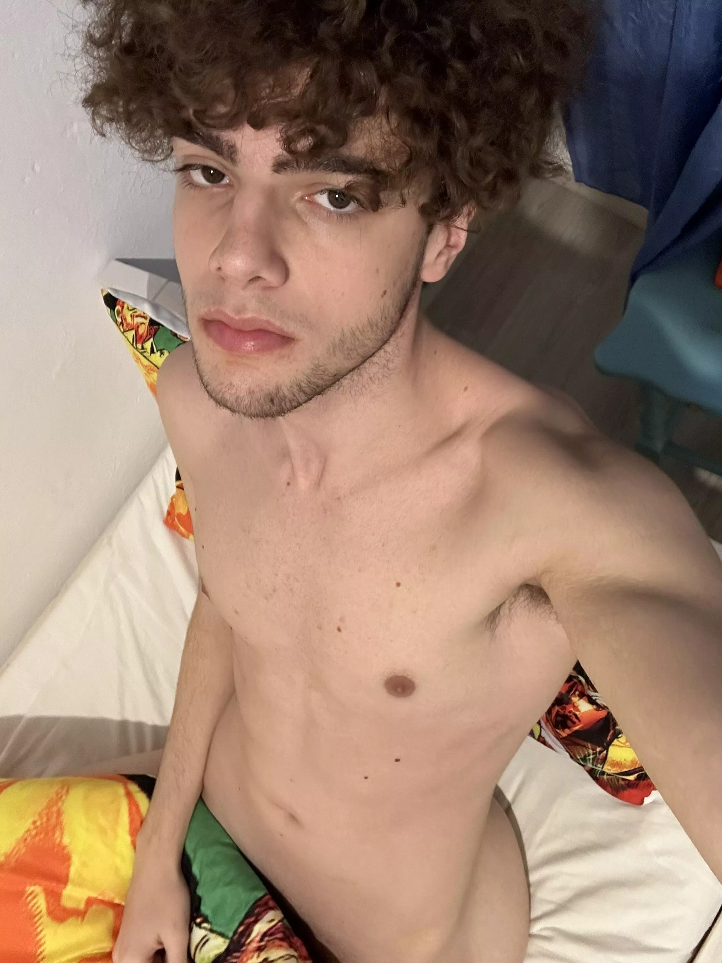 Come with me in the bed🥰