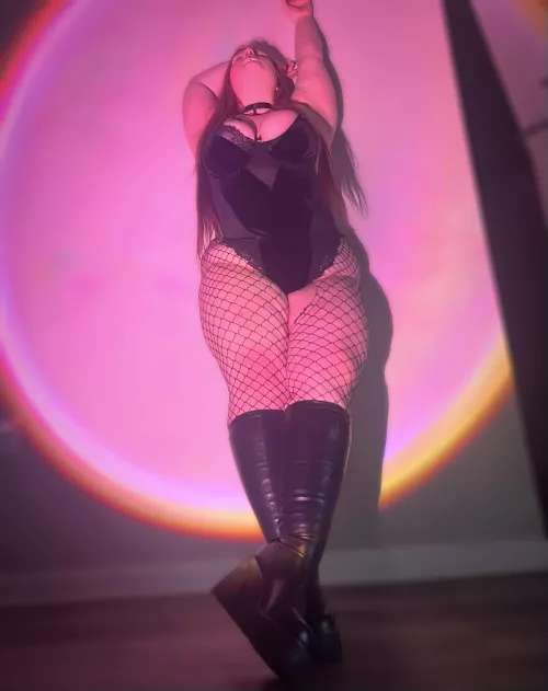 Curvy redheaded woman 