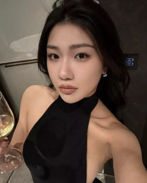 do u think she’s pretty? 