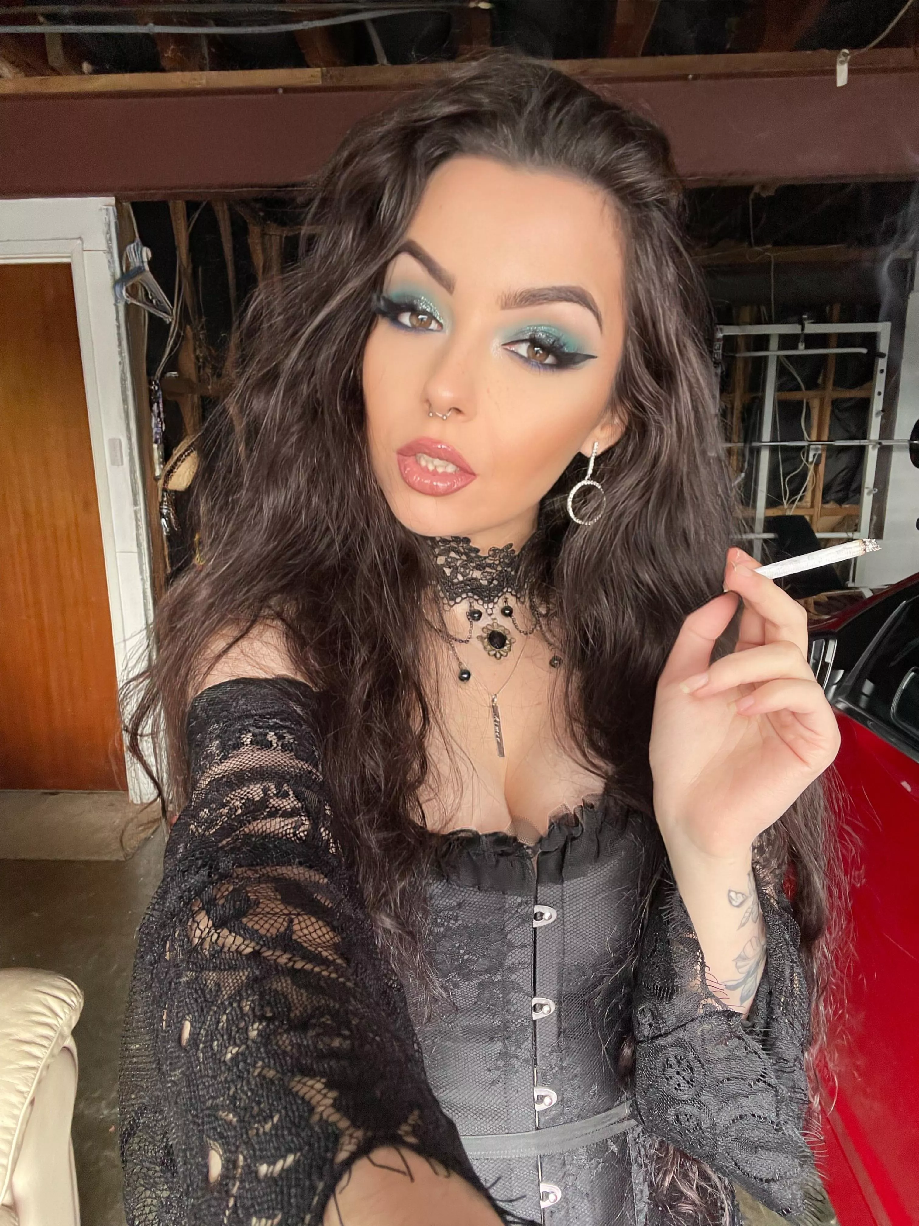 do you like alt smoker babes? (before moderators come for me, this is a taylor made plz don’t delete my post) xx 