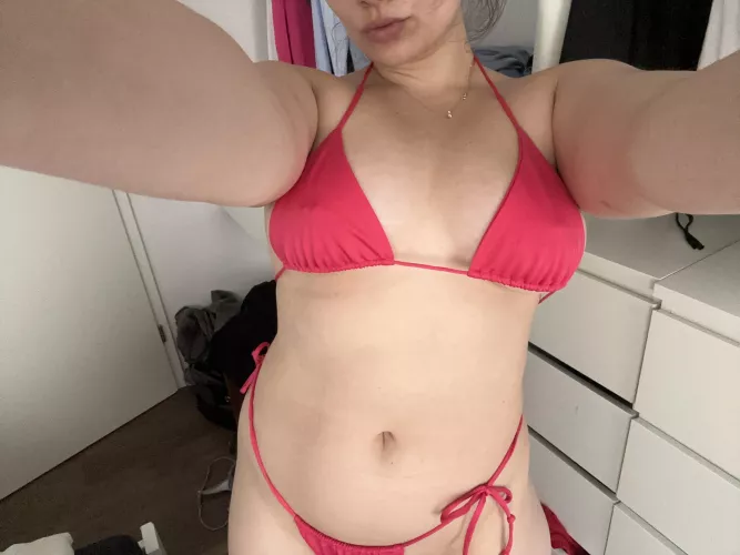 Does my curvy 19yo body in this bikini look good?