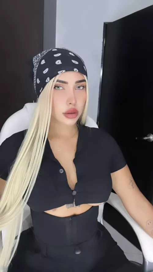 Does this croptop look good on me